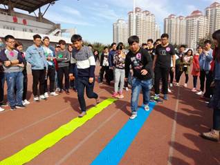 说明: C:\Users\User\Desktop\william威廉中文举办“漫漫长征路,你我共同行”学生干部素质拓展训练\4.jpg